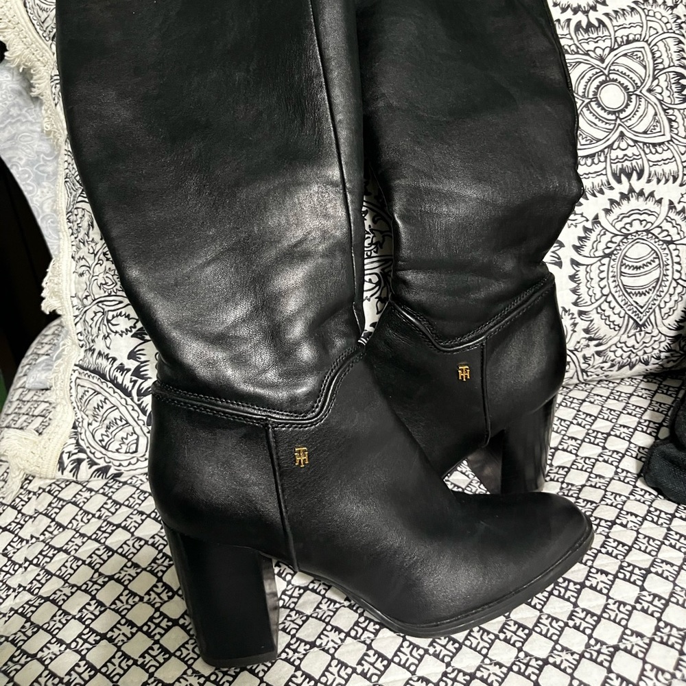 TOMMY HILFIGER black boots